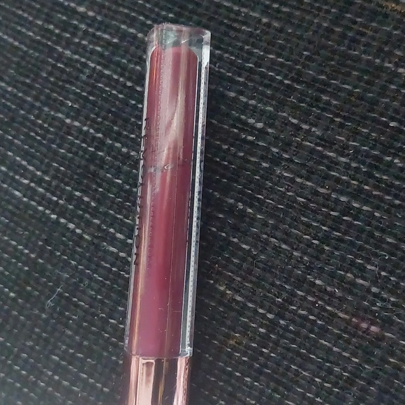 Makeup Revolution Other - New makeup‎ revolution lip vinyl black forest